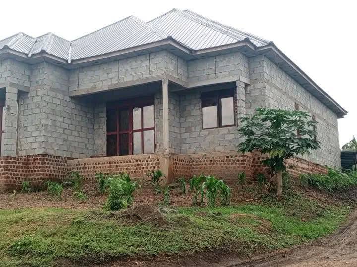 A picture of House for sale 65m ugx in buwambo 0758339457