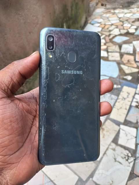 A picture of Samsung a20
