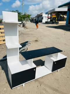 A picture of Nauza show case mbao ngum nipige 95 nipigie 0689319654