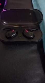 A picture of Earpods zinauzwa 15k