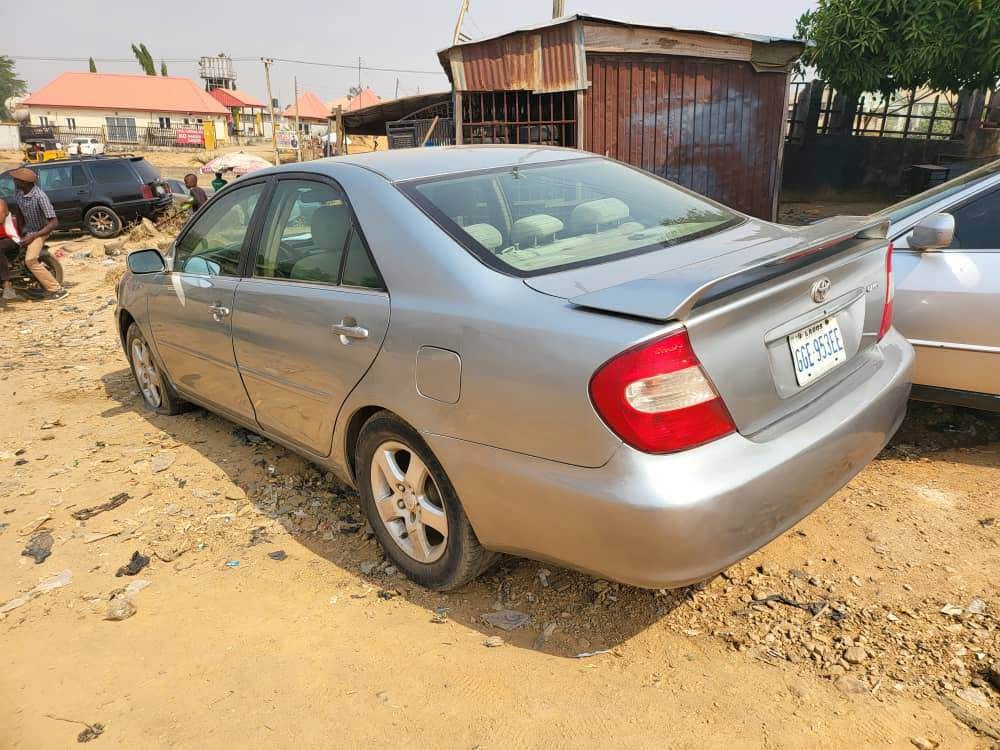 A picture of TOYOTA CAMRY 2005