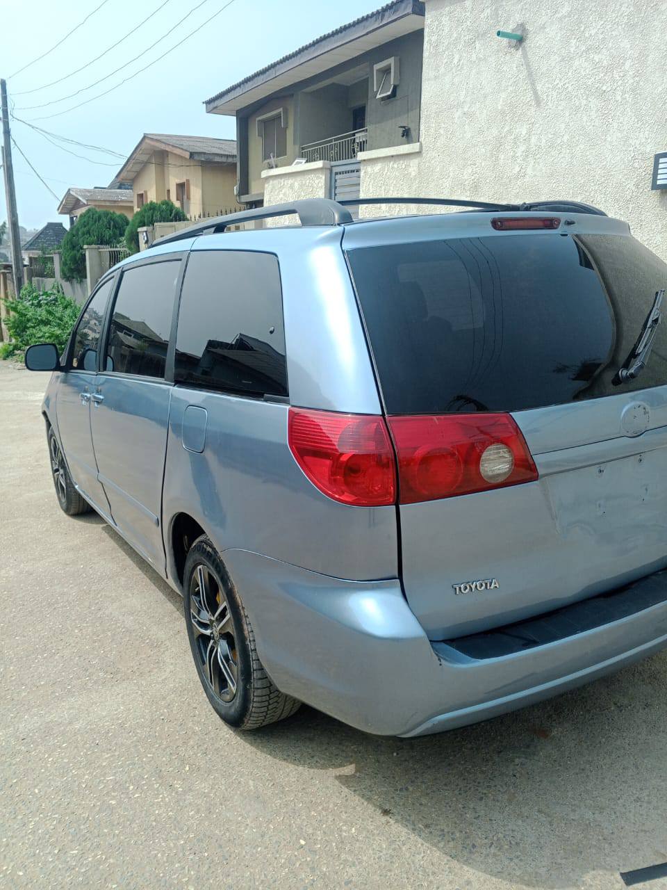 A picture of Toyota sienna 2005