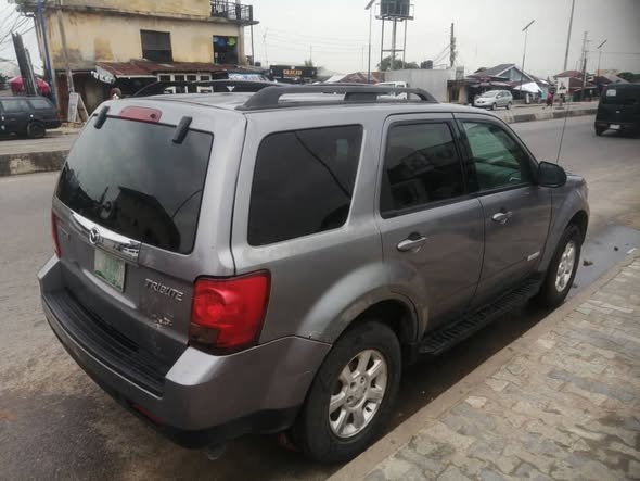 A picture of 2008 Mazda tribute v6 0703967545