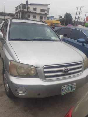 A picture of Toyota HIGHLANDER 2004 TOKS STANDARD