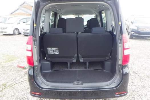 A picture of 2013 TOYOTA NOAH