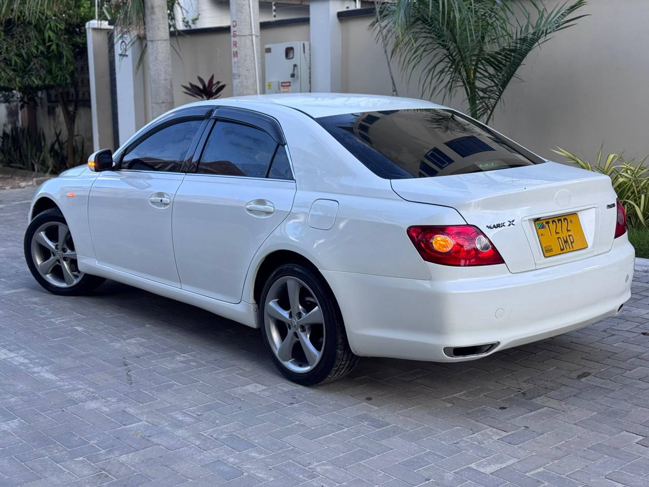 A picture of TOYOTA MRK X