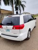 A picture of Toyota sienna 010