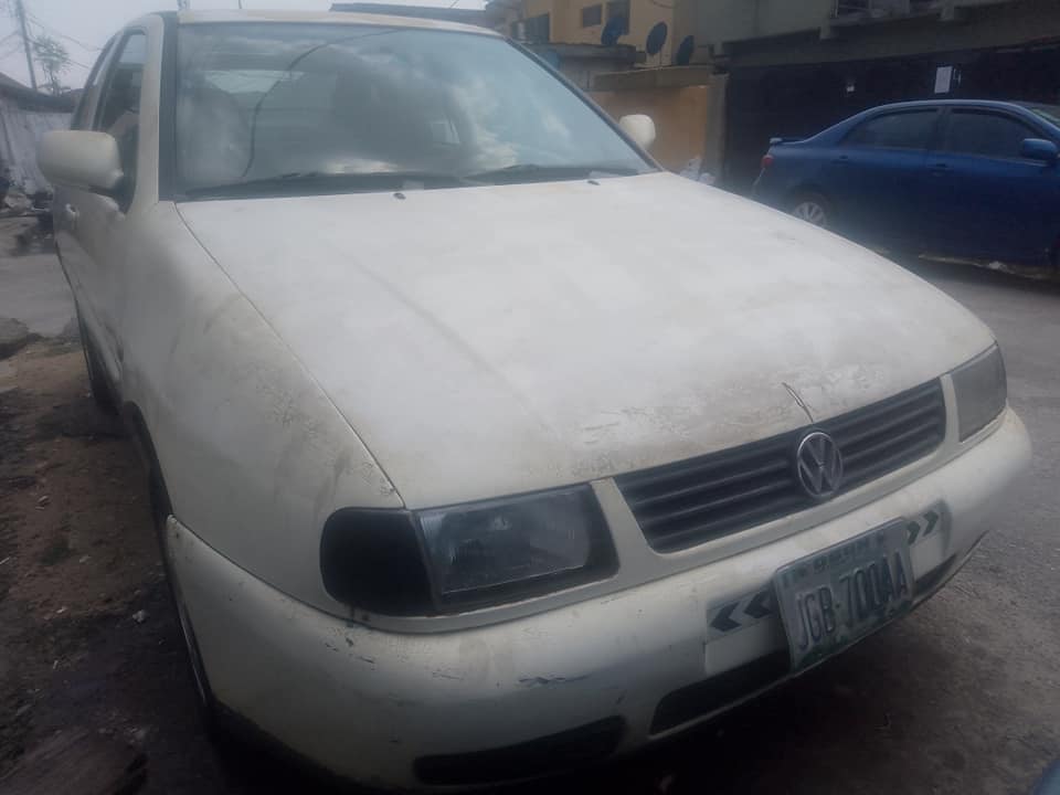 A picture of Volkswagen Polo 100 first body and 100 engine and manual