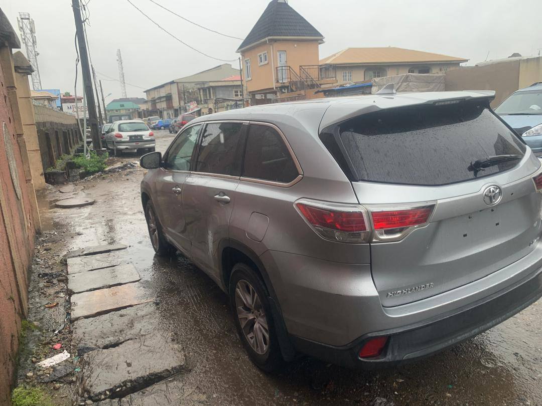 A picture of 2015 Toyota Highlander LE