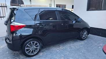 A picture of TOYOTA RACTIS 2011