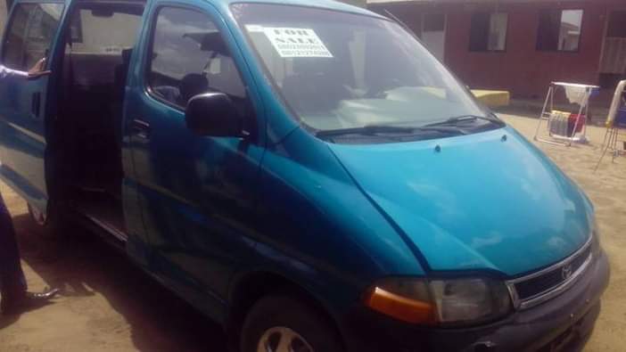 A picture of Toyota hiace bus. Nigerian used neat like tokunbo. Perfectly working