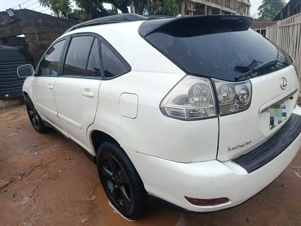 A picture of URGENT SALES Sharp Deal Registered Lexus Rx330 2005 Model Engine