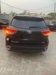 A picture of Tokunbo std Toyota Highlander 2016 model full option xle awoooot
