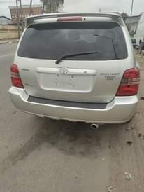 A picture of Toyota Highlander 04 limited edition