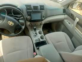 A picture of 2008 Registered Toyota Highlander 3rows fabric seats Everything working perfect