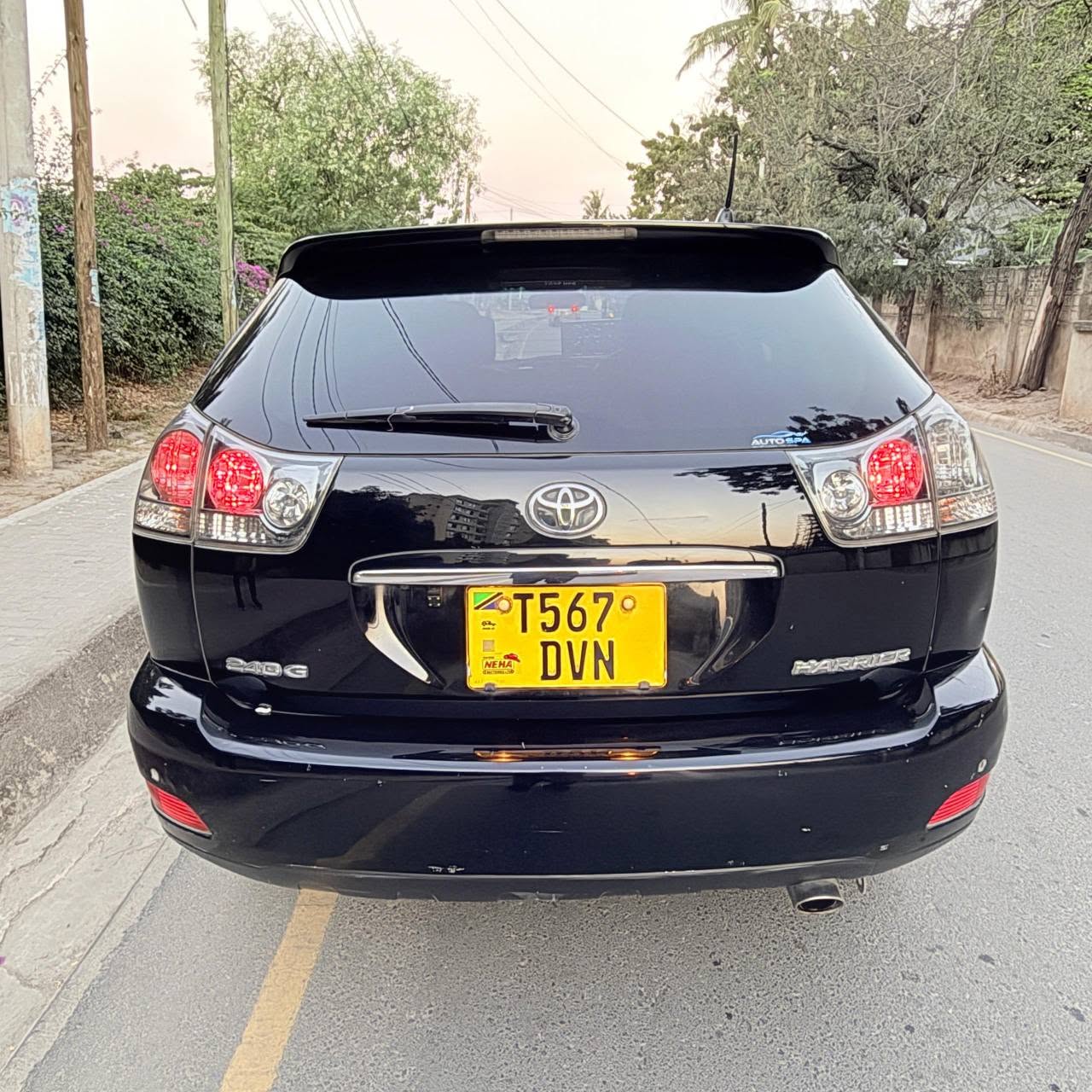 A picture of Toyota harrier inauzwa 26 5million maongezi kidogo