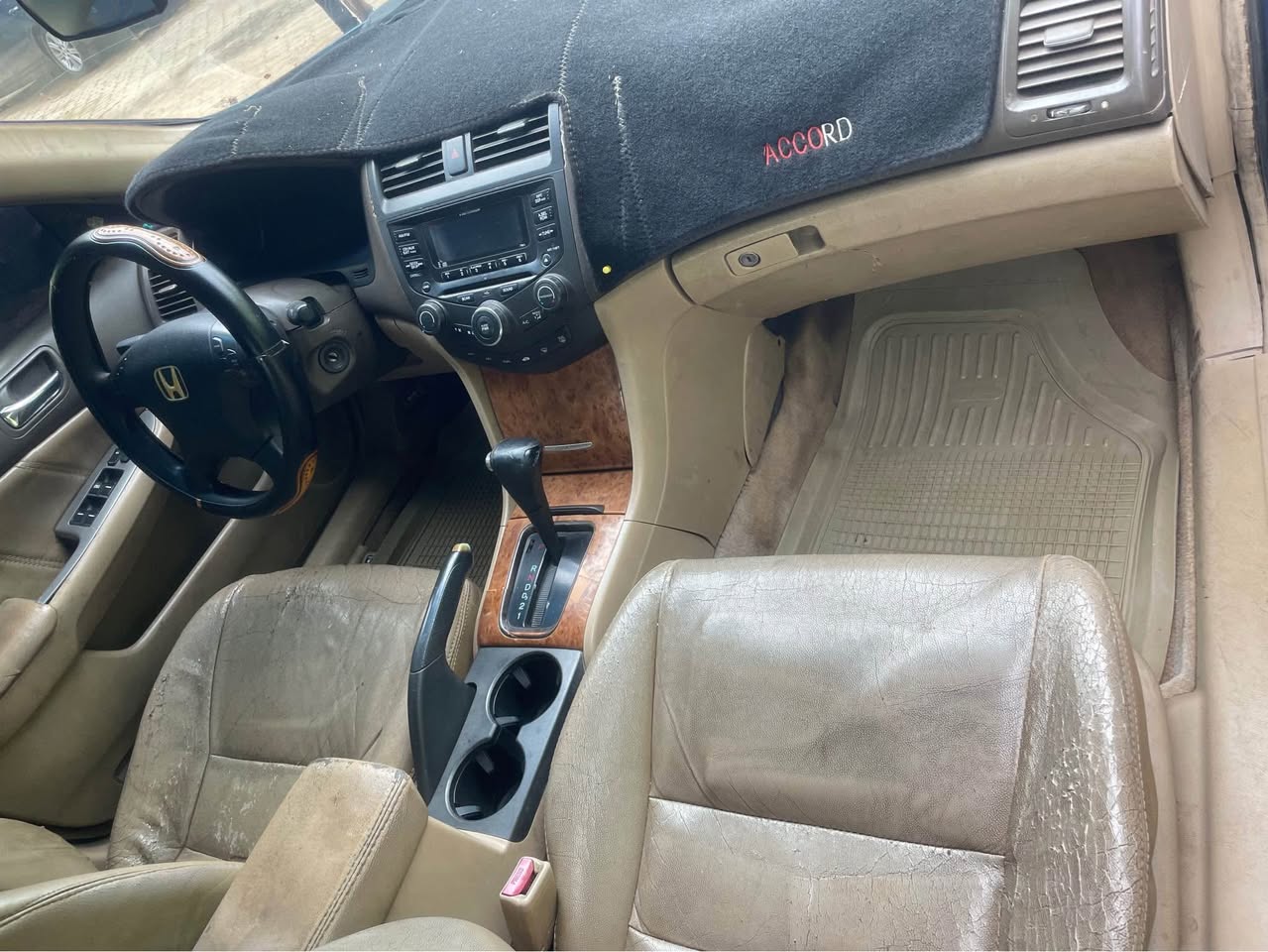 A picture of Honda Accord 2004