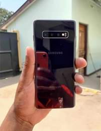 A picture of Samsung Galaxy S10 plus