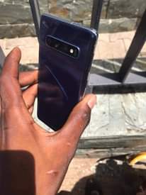 A picture of S10 plain gb 128 rom 8