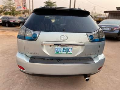 A picture of Tok standard Lexus Rx330 2005 model registered Excellent engine and