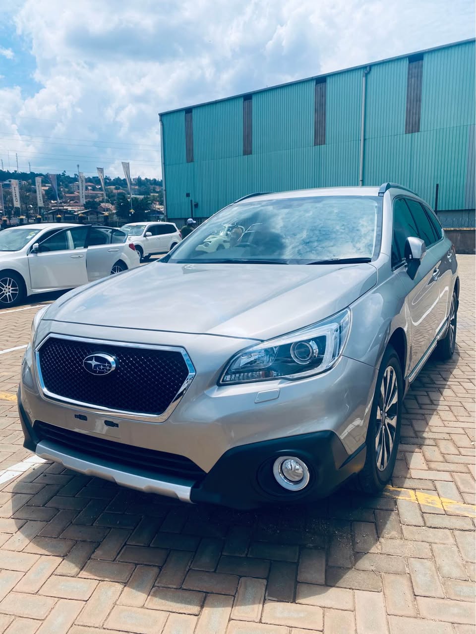 A picture of Subaru Outback 2016