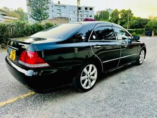 A picture of TOYOTA CROWN ATHELETE