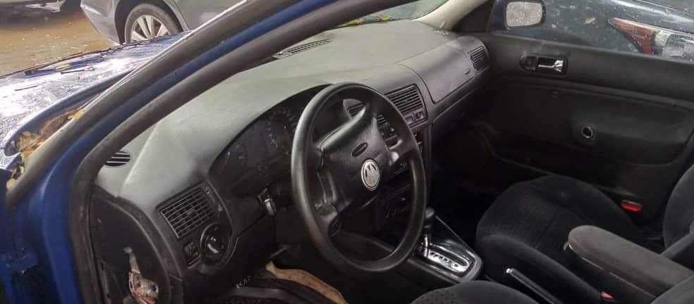 A picture of Distress Very Sharp Golf 4 Saloon 010 Model