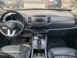 A picture of CLEAN KIA SPORTAGE MODEL 2014 ENGINE UNTOUCHED GEAR SELECTING WELL