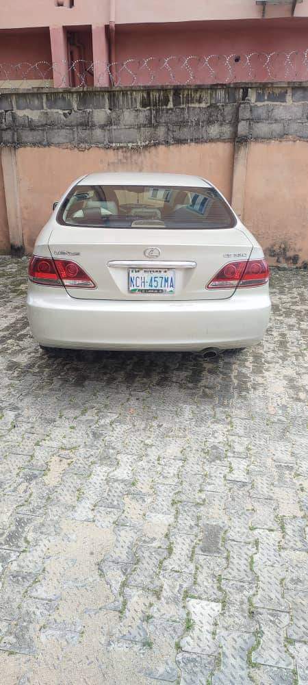 A picture of Lexus Es330