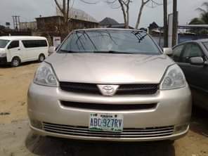 A picture of CLEAN 2004 TOYOTA SIENNA CLEAN INTERIOR GEAR AND CHILLED AC