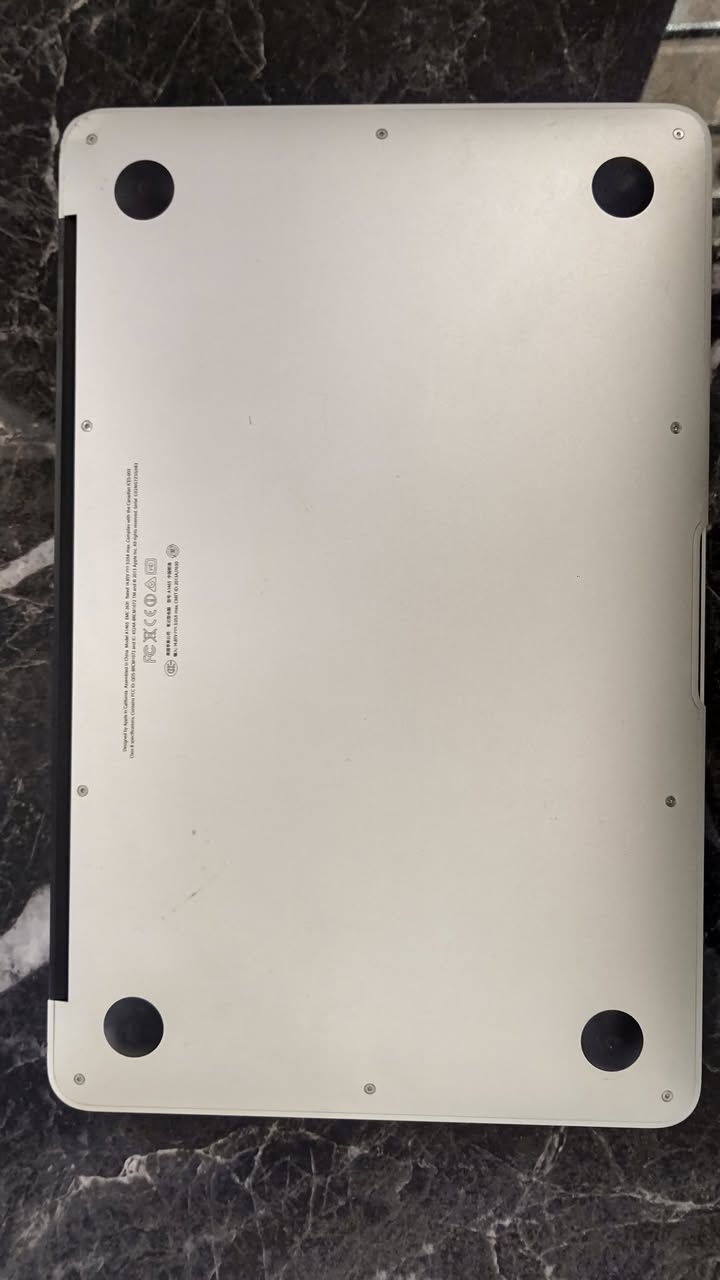 A picture of Macbook Air 11 inch Early 2014 4gb RAM 128gb SSD
