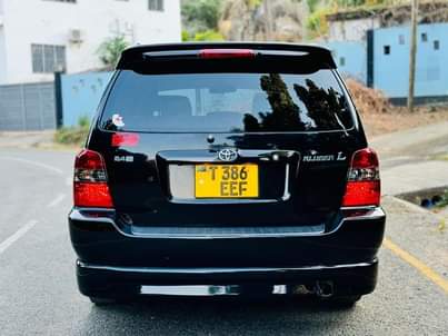 A picture of TOYOTA KLUGGER GOOD NEW FOR SELL 28M OR EXCHANGE SO