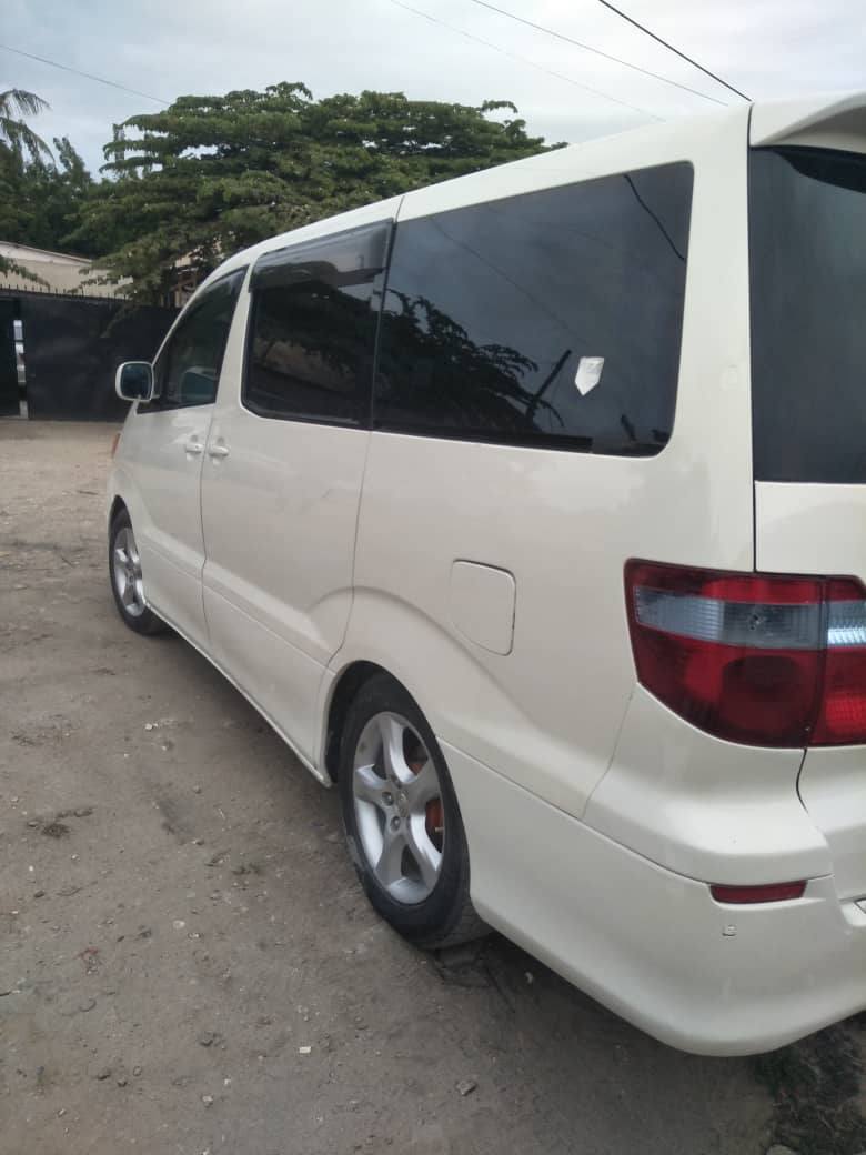 A picture of Toyota Alphard inauzwa mil 14