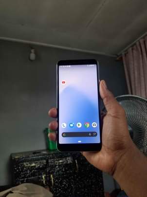 A picture of Google Pixcel 3axl Gb 64 price 210k tu nipo ubungo