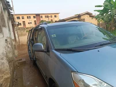 A picture of 2009 Toyota Sienna Neatly Used