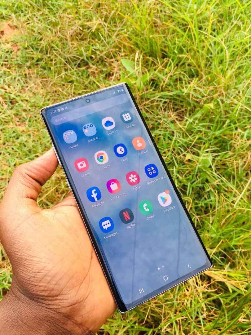 A picture of Note 10 plus