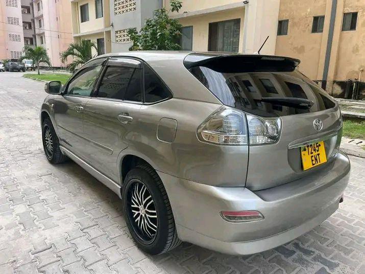 A picture of TOYOTA HARRIER