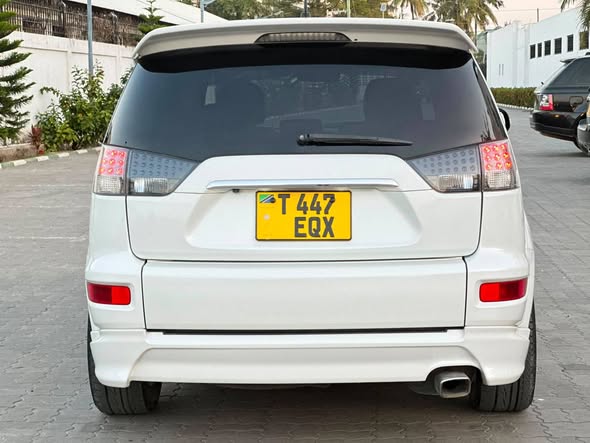 A picture of MITSUBISHI OUTLANDER ROADEST