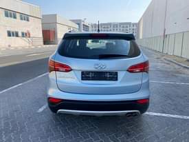 A picture of Hyundai santa Fe 2014 full option gcc watsapp 0551513562