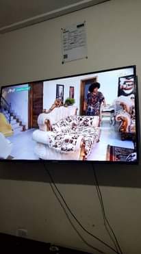 A picture of Hisense 49 inches smart tv for sell
