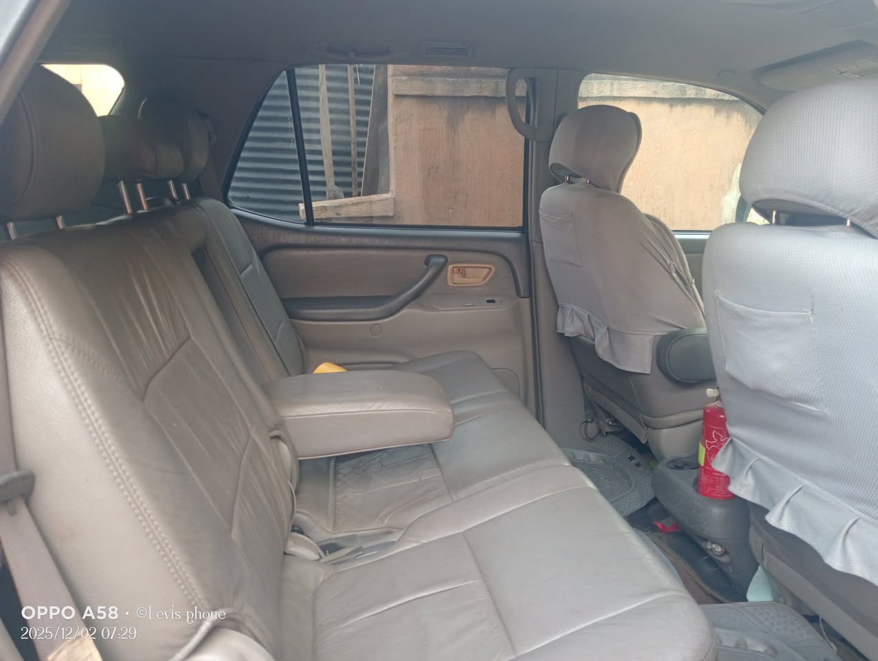 A picture of Toyota Sequoia SR5 V8 2002 