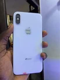 A picture of iPhone X faceid 690k working battery 100 no cracks still