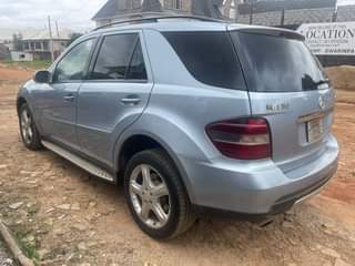A picture of Mercedes Benz ML350