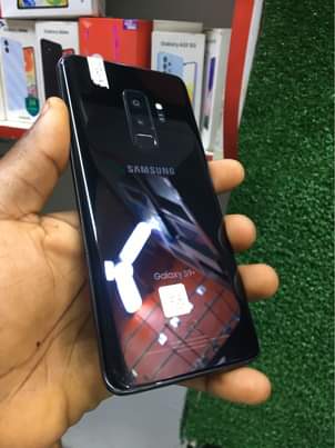 A picture of Samsung s9 gb64