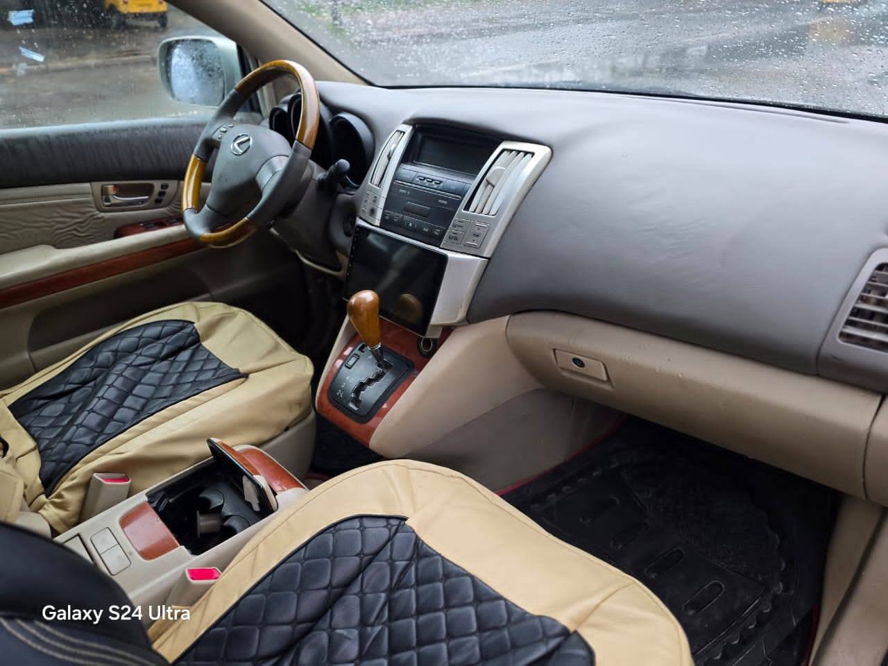 A picture of Lexus RX330