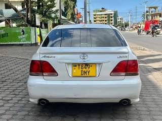 A picture of Toyota crown