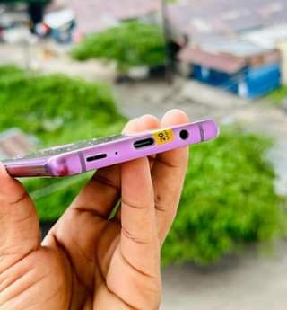 A picture of Samsung S9 plain