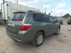 A picture of Toyota highlander 2008 model 3rows