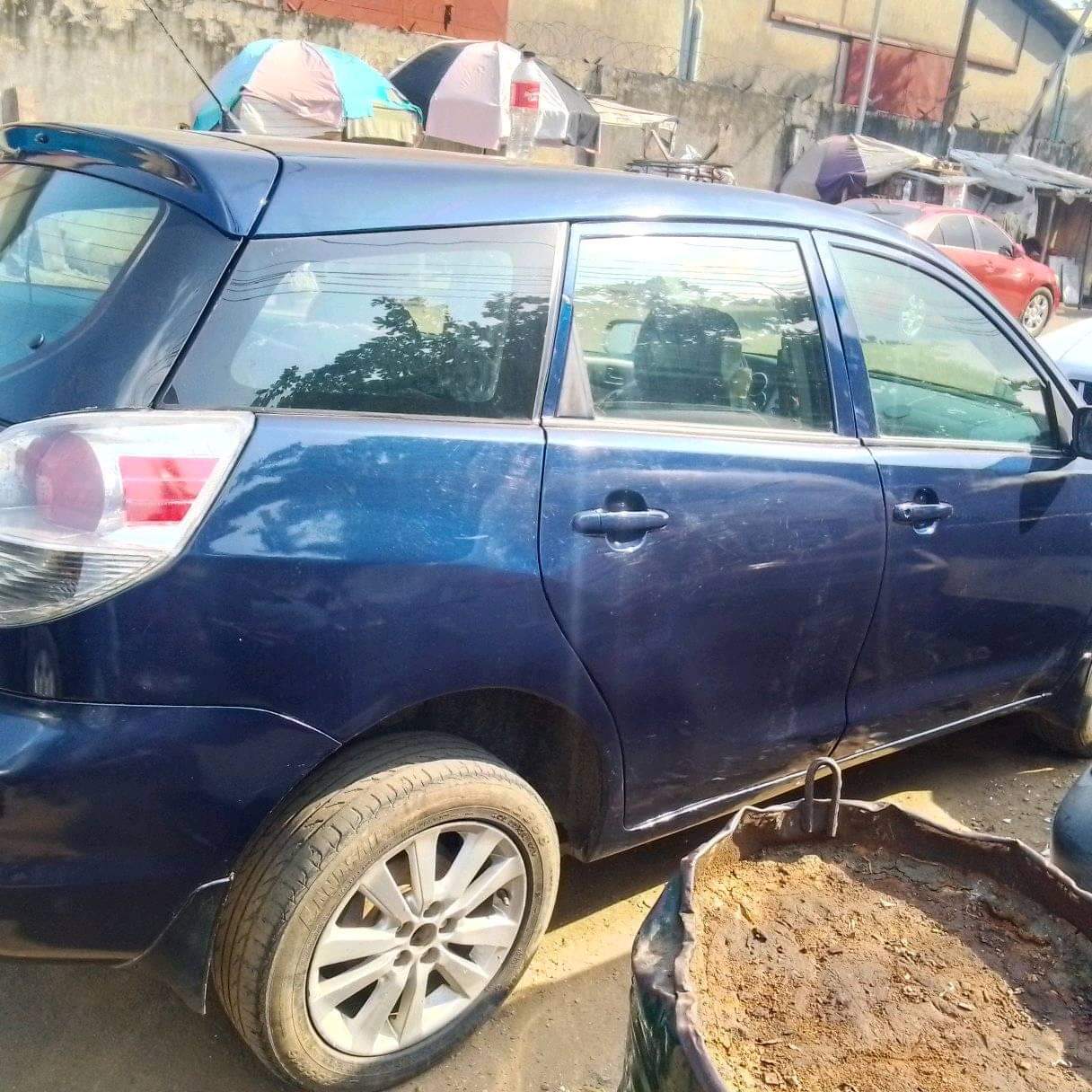 A picture of 2005 Toyota matrix