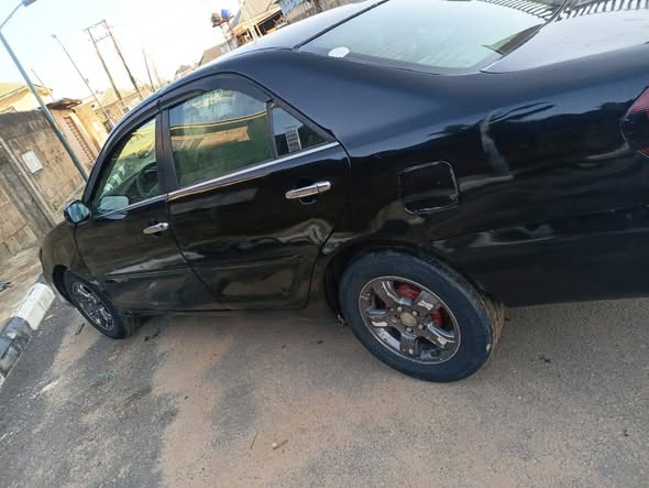 A picture of TOYOTA CAMRY 2004